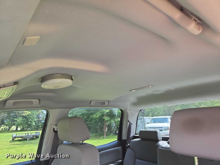 image for item EN3774 2017 Chevrolet Silverado 1500 Crew Cab pickup truck