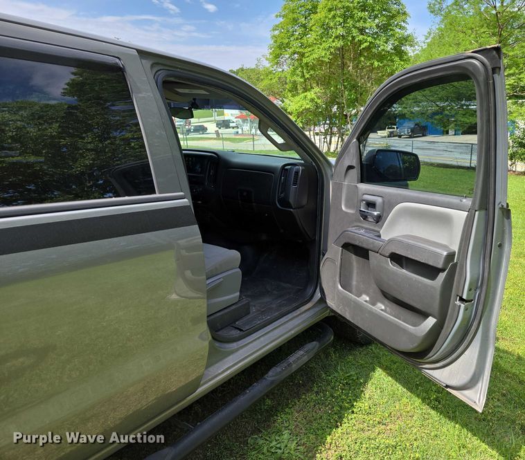 image for item EN3774 2017 Chevrolet Silverado 1500 Crew Cab pickup truck