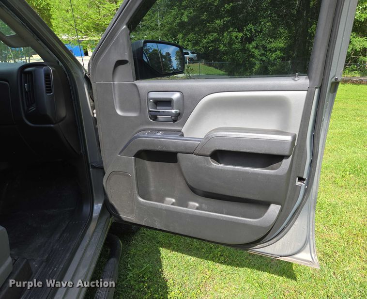 image for item EN3774 2017 Chevrolet Silverado 1500 Crew Cab pickup truck