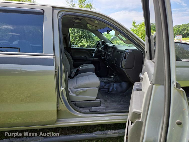 image for item EN3774 2017 Chevrolet Silverado 1500 Crew Cab pickup truck