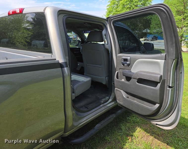 image for item EN3774 2017 Chevrolet Silverado 1500 Crew Cab pickup truck