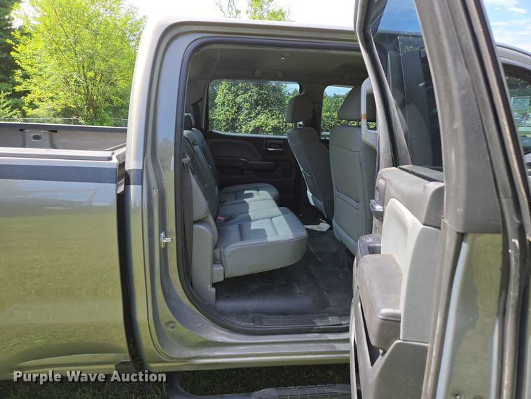 image for item EN3774 2017 Chevrolet Silverado 1500 Crew Cab pickup truck