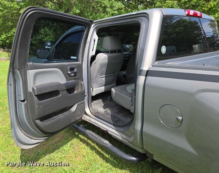 image for item EN3774 2017 Chevrolet Silverado 1500 Crew Cab pickup truck