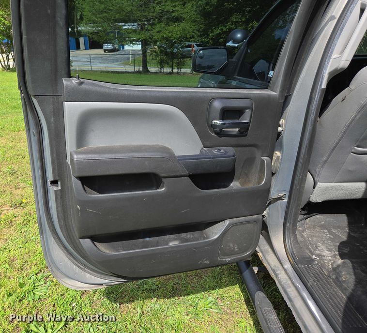 image for item EN3774 2017 Chevrolet Silverado 1500 Crew Cab pickup truck