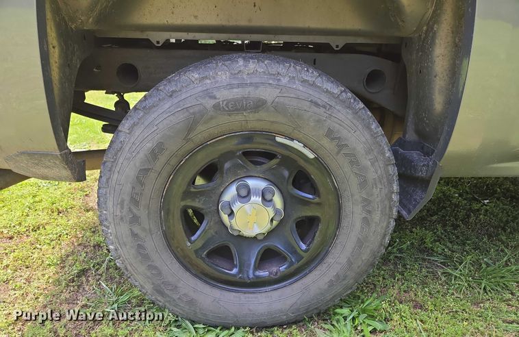 image for item EN3774 2017 Chevrolet Silverado 1500 Crew Cab pickup truck