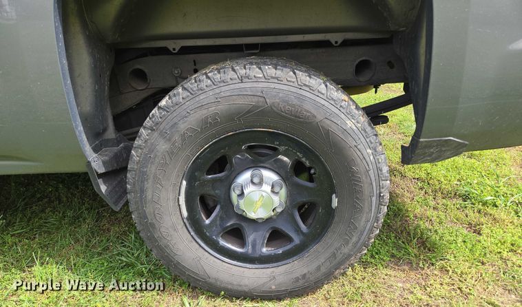 image for item EN3774 2017 Chevrolet Silverado 1500 Crew Cab pickup truck