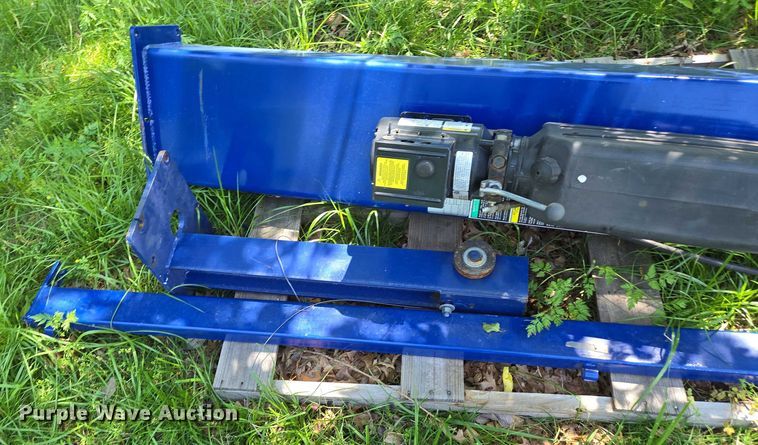 image for item EN3776 Automotive lift