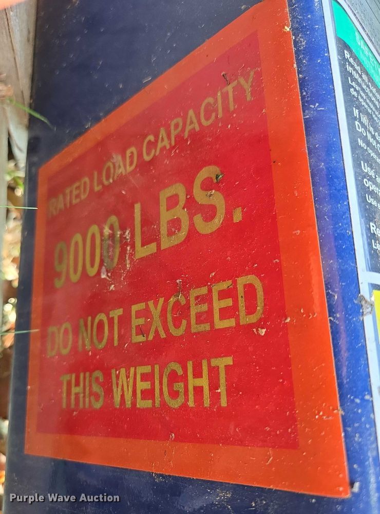 image for item EN3776 Automotive lift