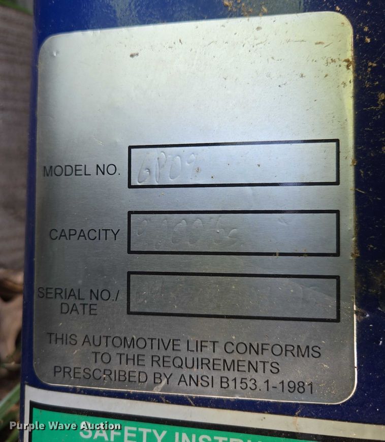 image for item EN3776 Automotive lift