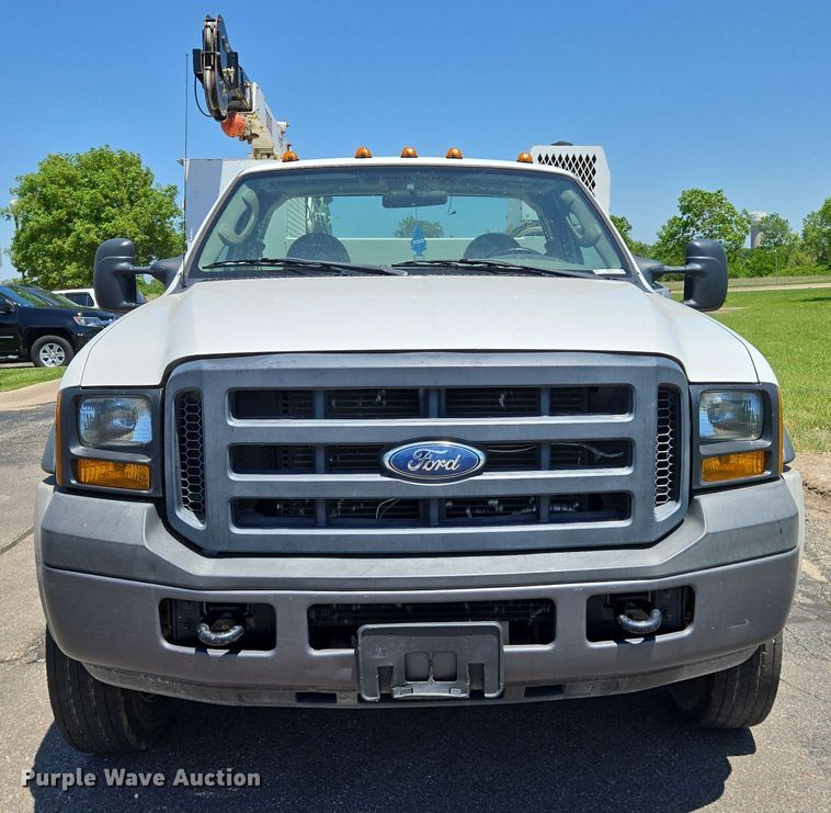 image for item EN8005 2007 Ford  F550 utility / service truck