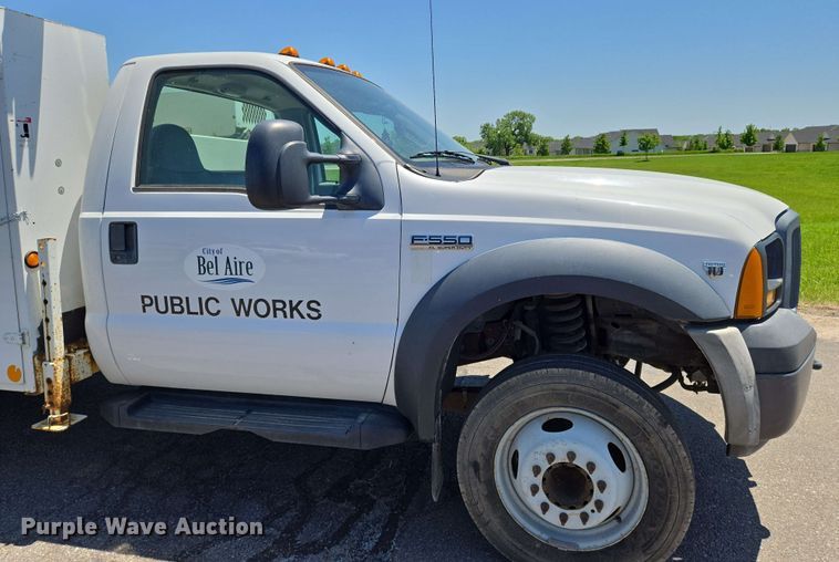 image for item EN8005 2007 Ford  F550 utility / service truck