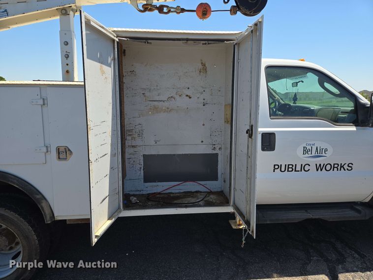 image for item EN8005 2007 Ford  F550 utility / service truck