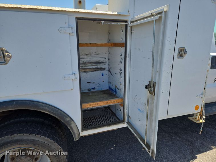 image for item EN8005 2007 Ford  F550 utility / service truck