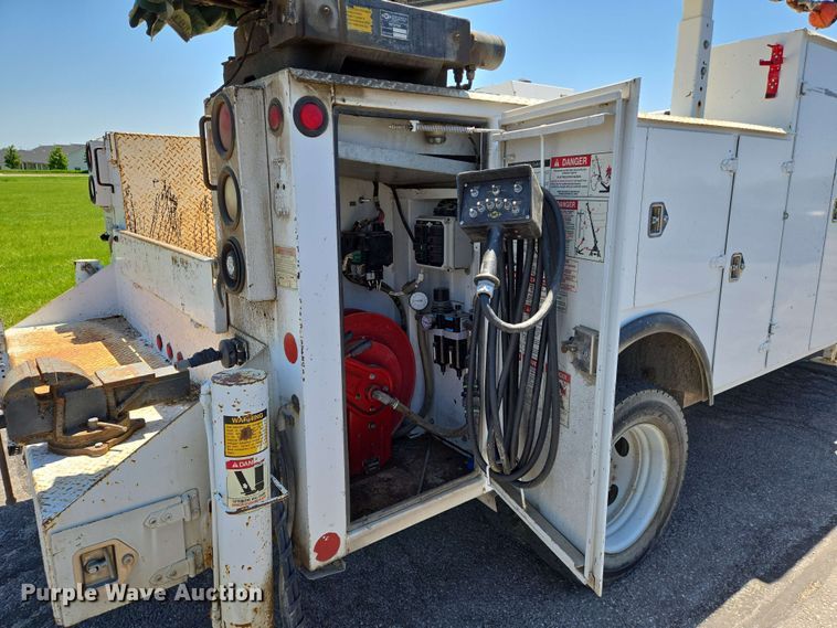 image for item EN8005 2007 Ford  F550 utility / service truck