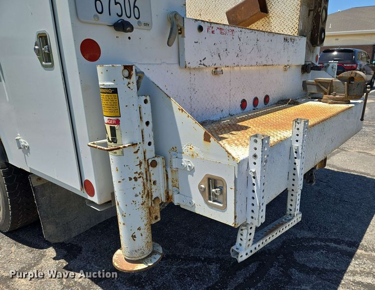 image for item EN8005 2007 Ford  F550 utility / service truck