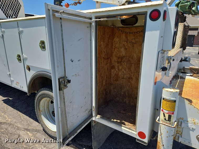 image for item EN8005 2007 Ford  F550 utility / service truck