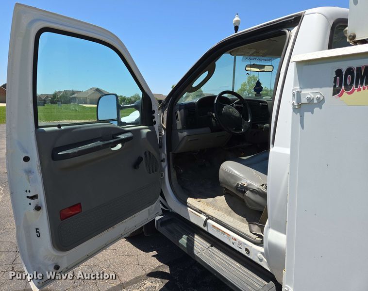 image for item EN8005 2007 Ford  F550 utility / service truck