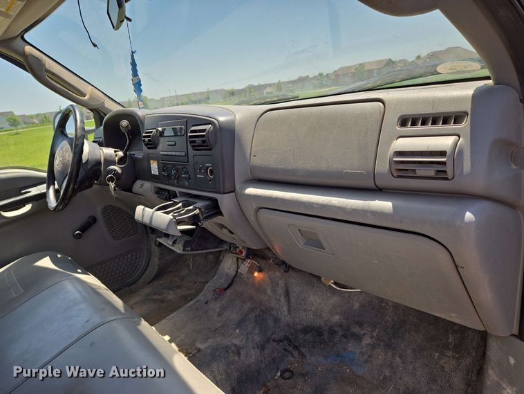 image for item EN8005 2007 Ford  F550 utility / service truck