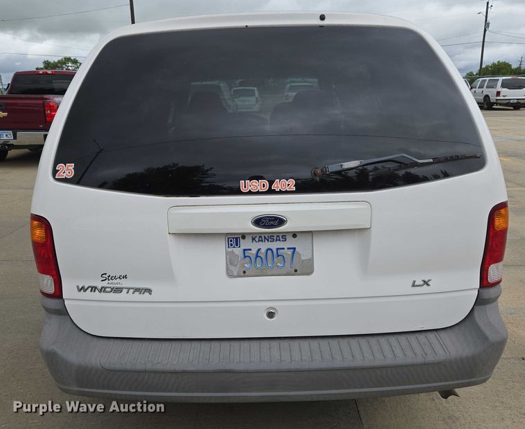 image for item EN8017 2002 Ford Windstar LX van