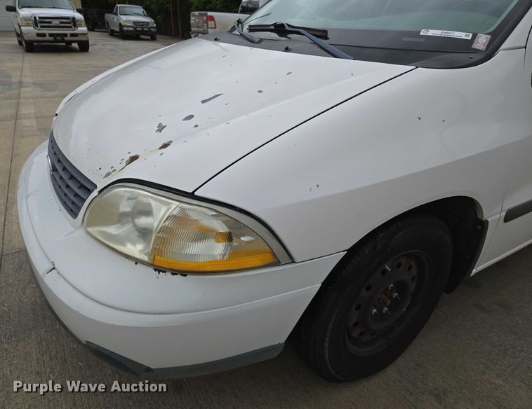 image for item EN8017 2002 Ford Windstar LX van