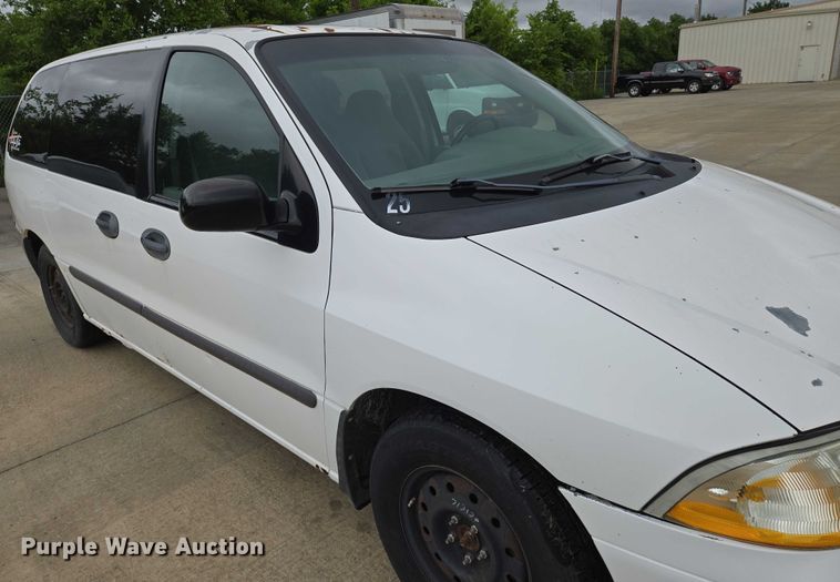 image for item EN8017 2002 Ford Windstar LX van