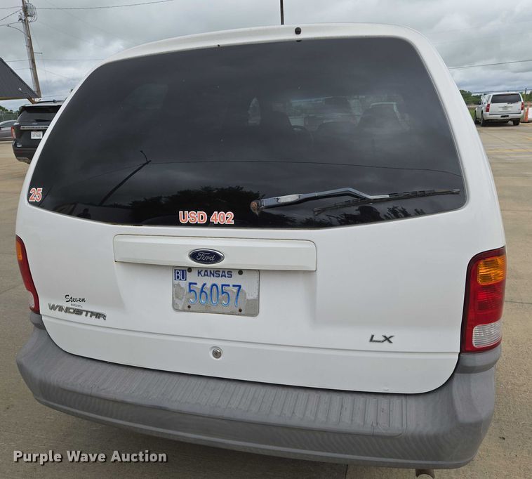image for item EN8017 2002 Ford Windstar LX van