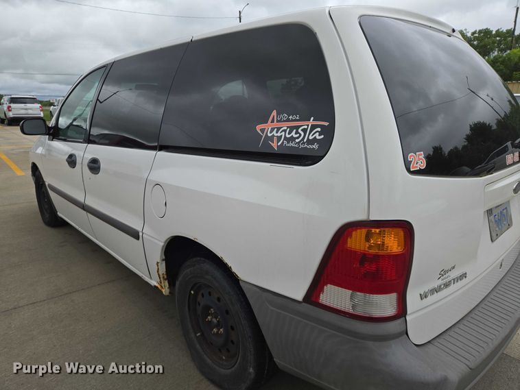 image for item EN8017 2002 Ford Windstar LX van
