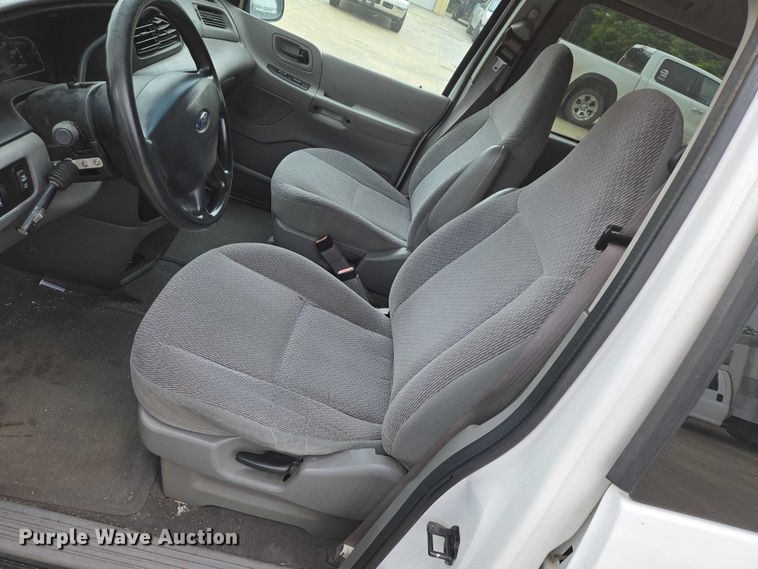 image for item EN8017 2002 Ford Windstar LX van