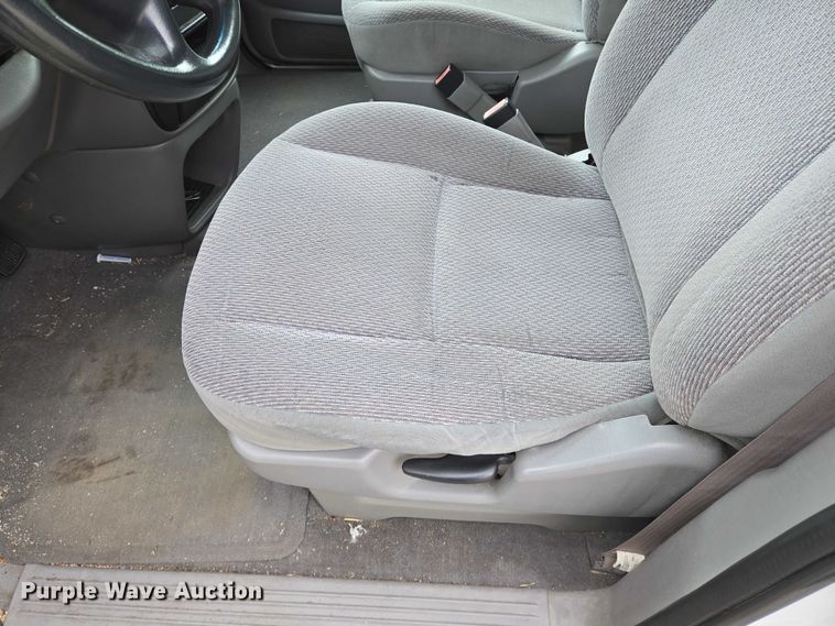 image for item EN8017 2002 Ford Windstar LX van