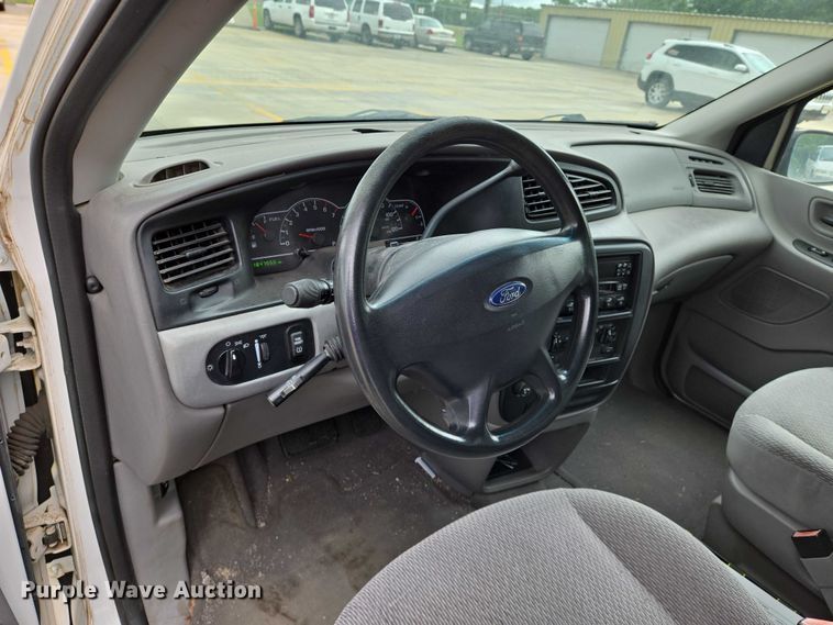 image for item EN8017 2002 Ford Windstar LX van