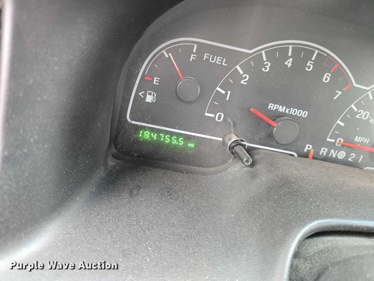 image for item EN8017 2002 Ford Windstar LX van
