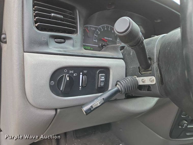 image for item EN8017 2002 Ford Windstar LX van