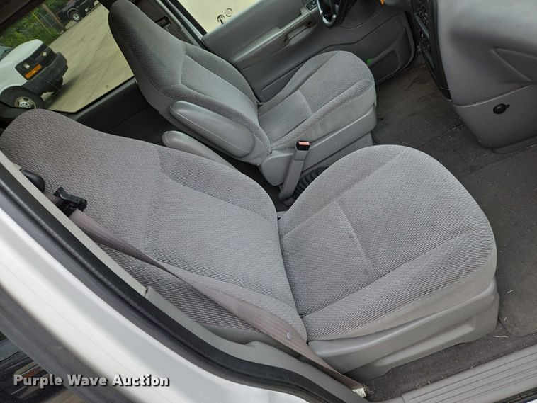 image for item EN8017 2002 Ford Windstar LX van