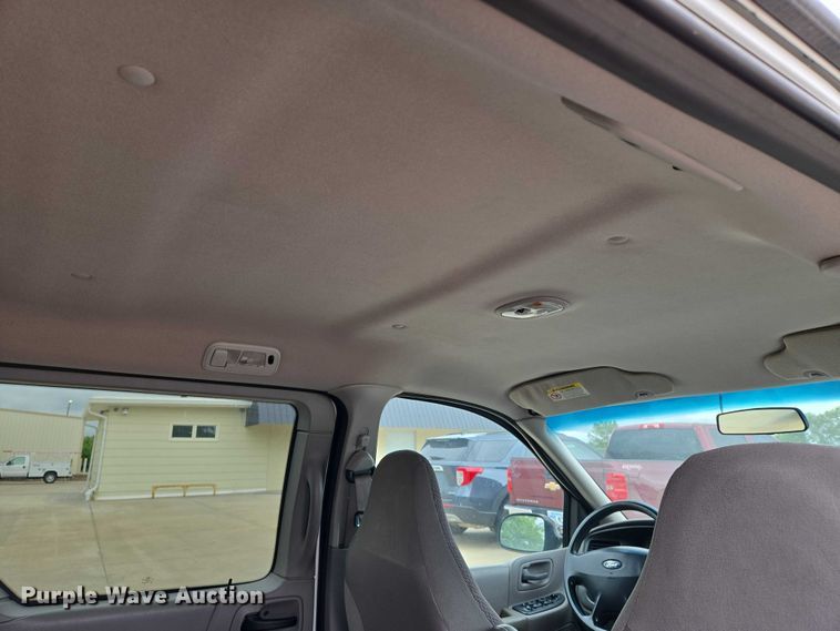 image for item EN8017 2002 Ford Windstar LX van