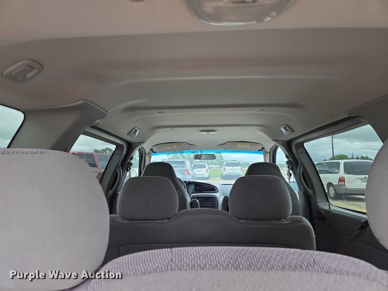 image for item EN8017 2002 Ford Windstar LX van