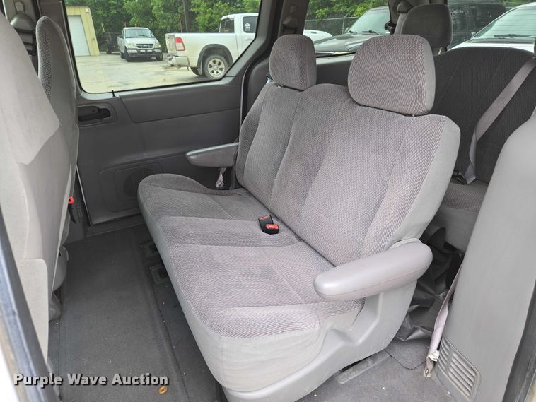 image for item EN8017 2002 Ford Windstar LX van