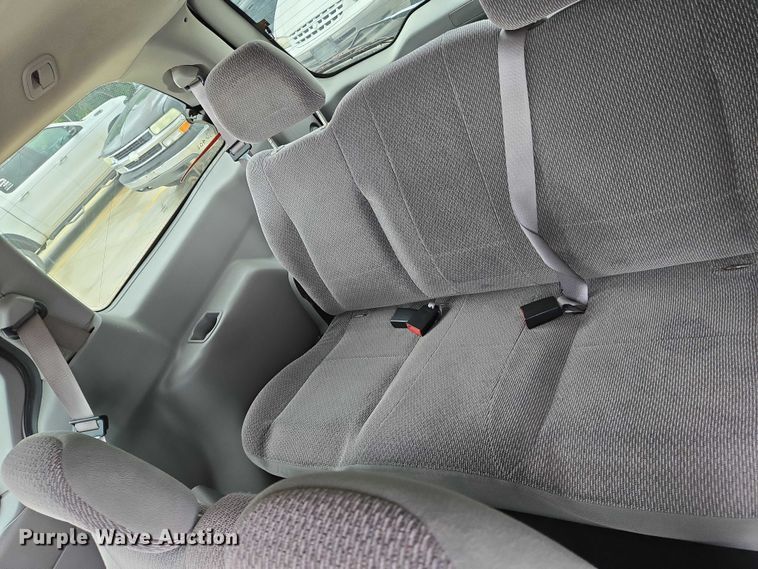 image for item EN8017 2002 Ford Windstar LX van