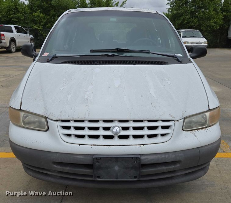 image for item EN8018 2000 Plymouth Voyager  van