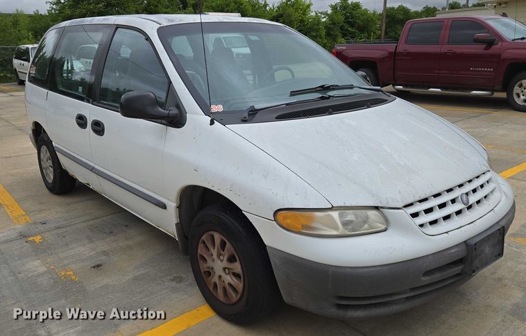 image for item EN8018 2000 Plymouth Voyager  van