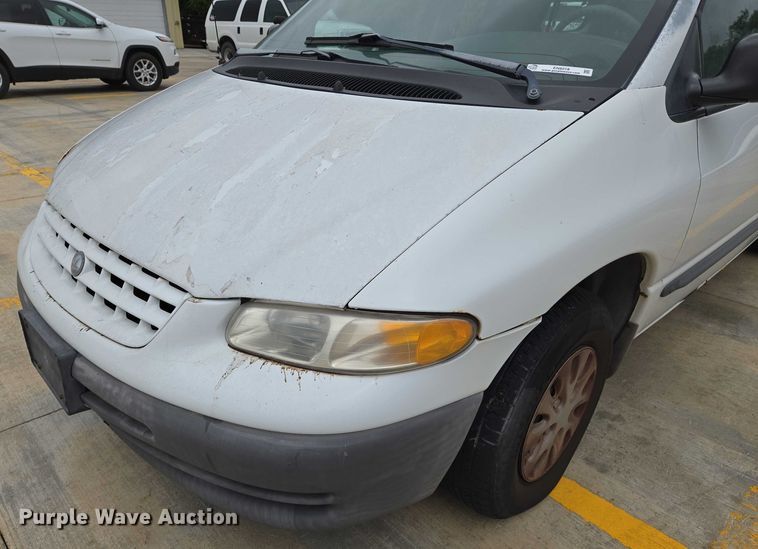 image for item EN8018 2000 Plymouth Voyager  van