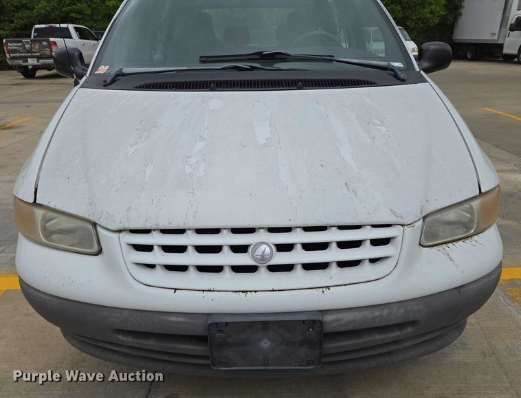 image for item EN8018 2000 Plymouth Voyager  van