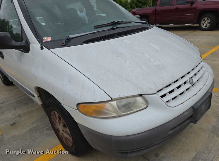 image for item EN8018 2000 Plymouth Voyager  van