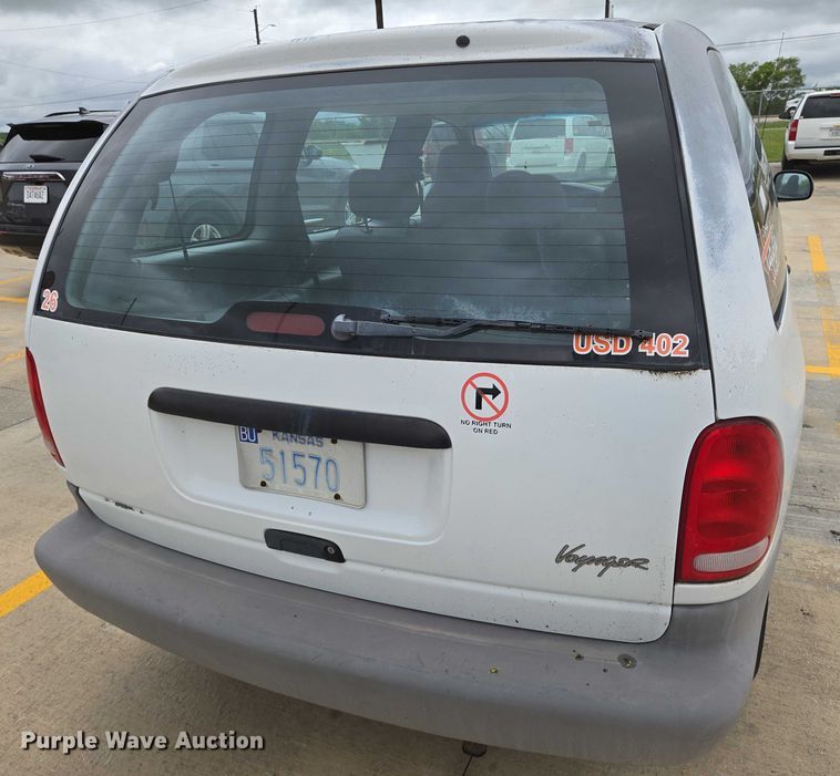 image for item EN8018 2000 Plymouth Voyager  van