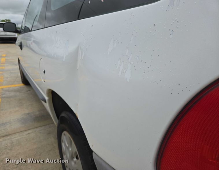 image for item EN8018 2000 Plymouth Voyager  van