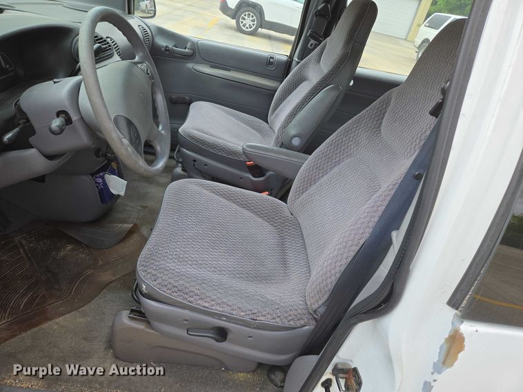 image for item EN8018 2000 Plymouth Voyager  van