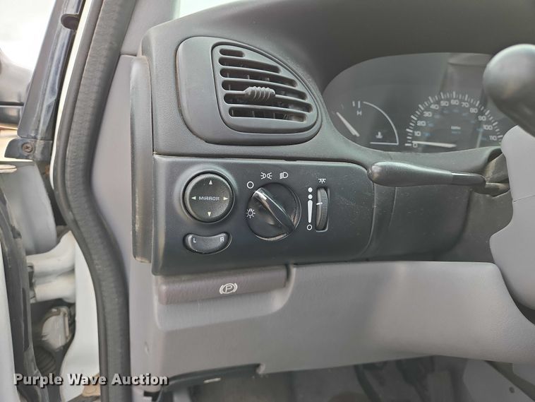 image for item EN8018 2000 Plymouth Voyager  van