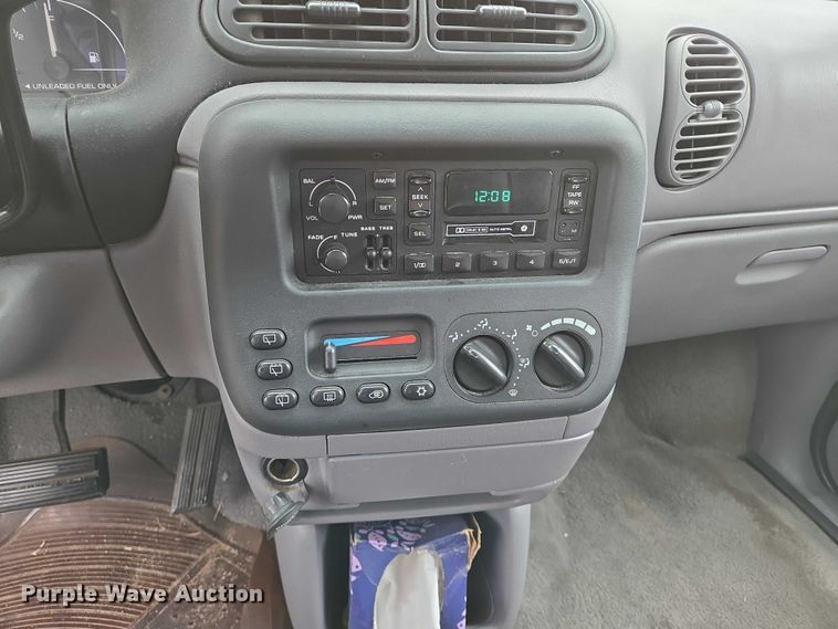 image for item EN8018 2000 Plymouth Voyager  van