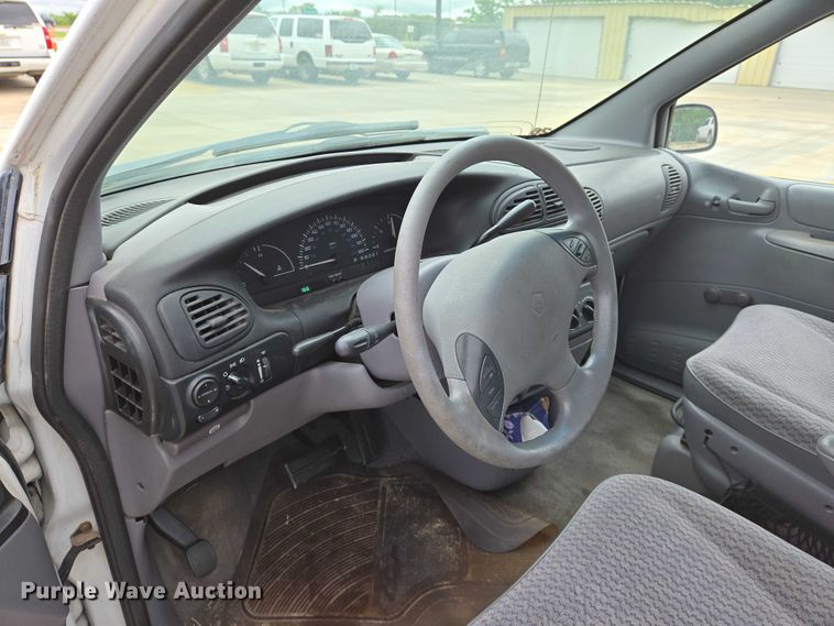 image for item EN8018 2000 Plymouth Voyager  van