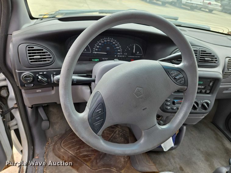image for item EN8018 2000 Plymouth Voyager  van