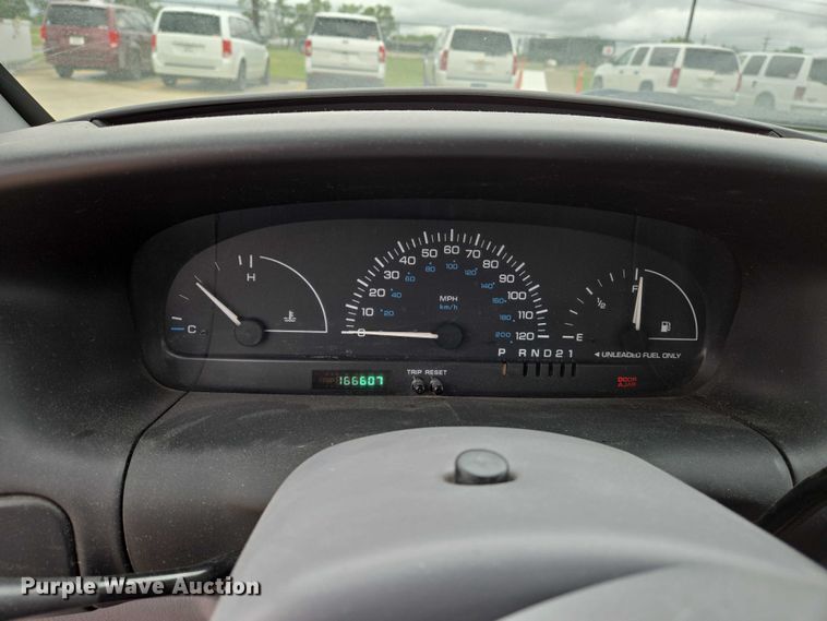 image for item EN8018 2000 Plymouth Voyager  van